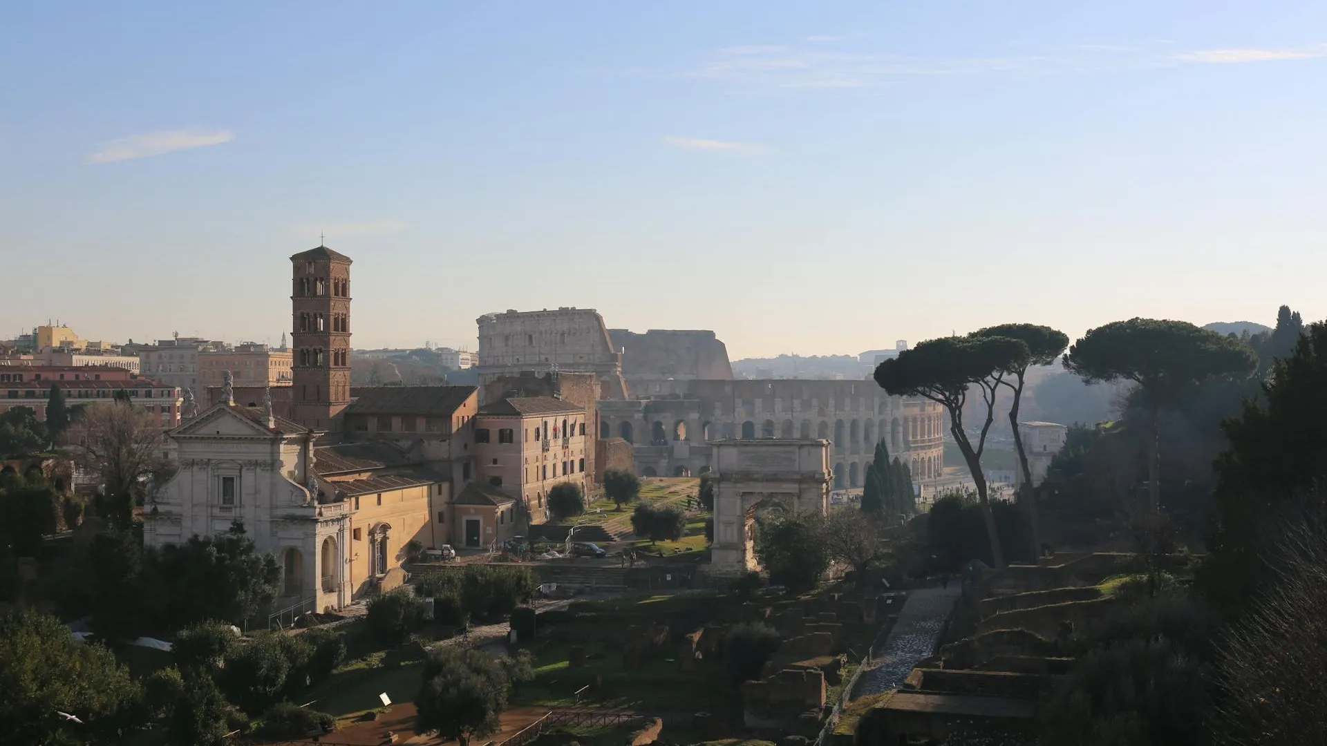 The Colosseum and Roman Forum seen from Parco del Colle Oppio, a 5-minute walk from Hotel Colle Oppio